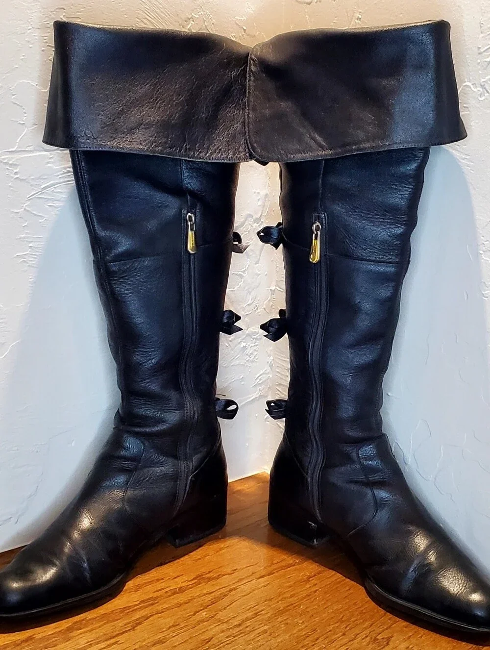 Black Leather Over-the-Knee Fold-Over Boots with Back Bows Gold Side Zipper Sz 7